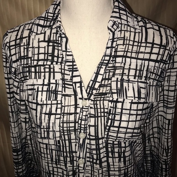 NEW YORK & COMPANY XS B&W LONG SLEEVED BLOUSE - Picture 3 of 8